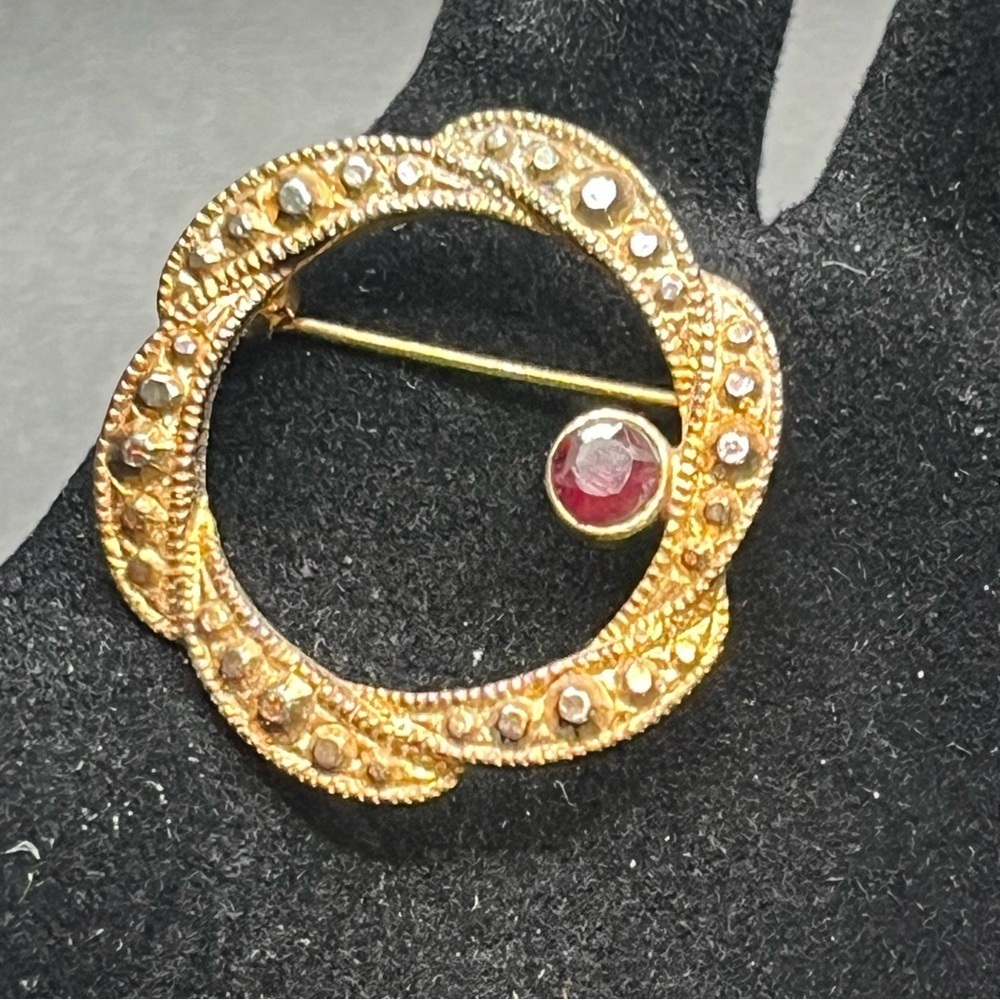 vintage gold tone genuine garnet circle brooch